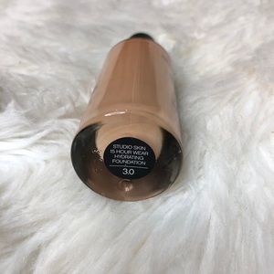 Smashbox Makeup - NWT Smashbox Studio Skin Foundation Smashbox Makeup - NWT Smashbox Studio Skin Foundation